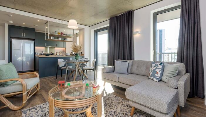 2 bed apartment in Repton Gardens