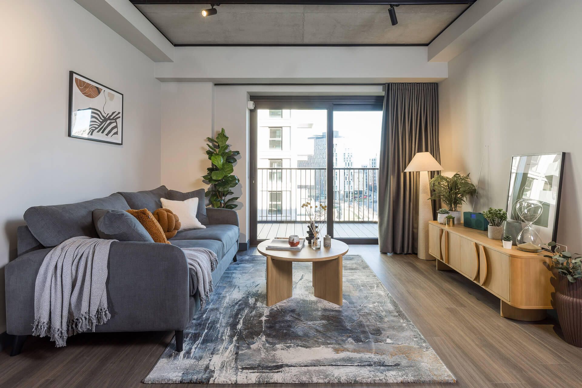Luna_Apt710 1920x1280