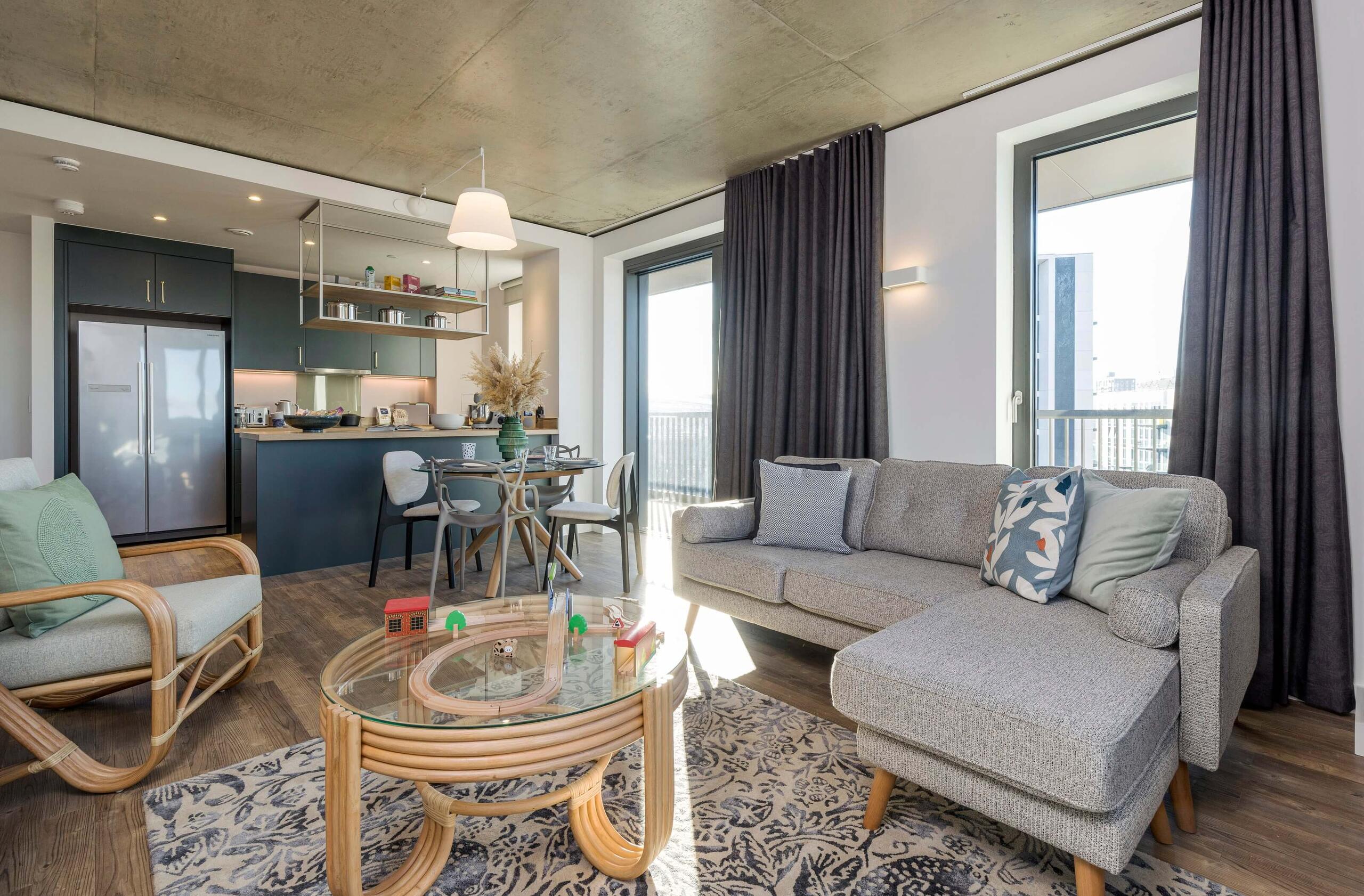 2 bed apartment in Repton Gardens