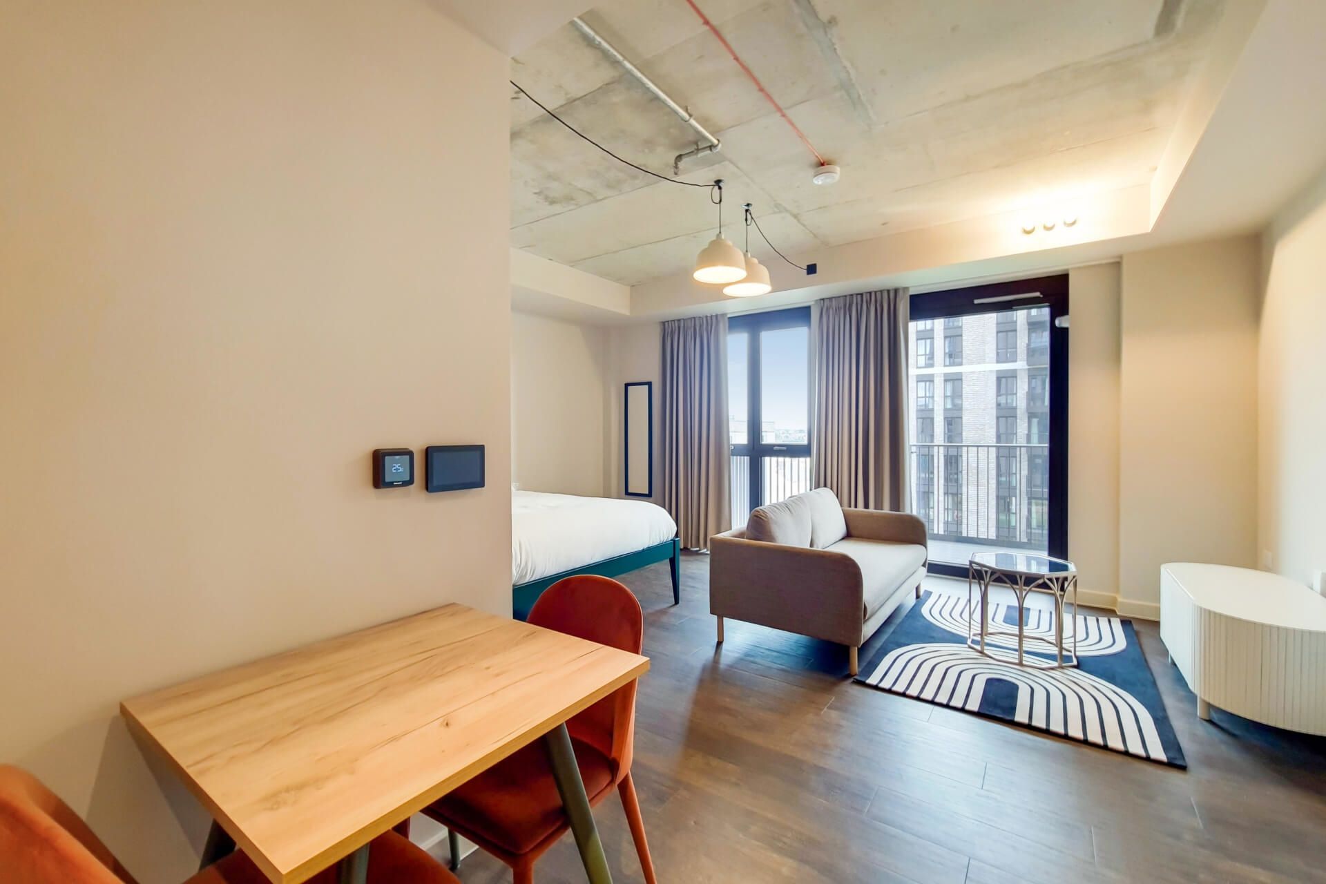 805 The Robinson West