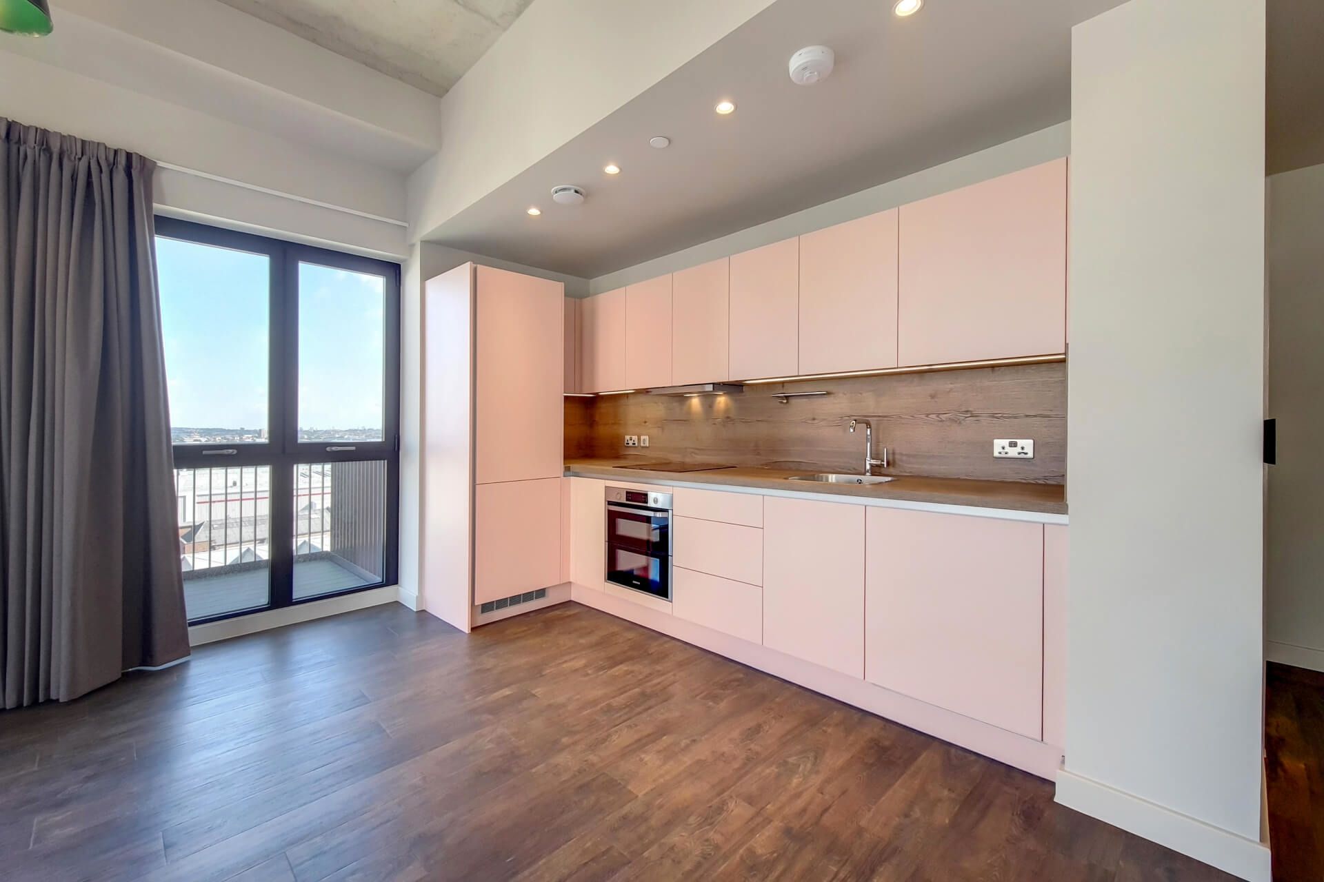 950 The Robinson East