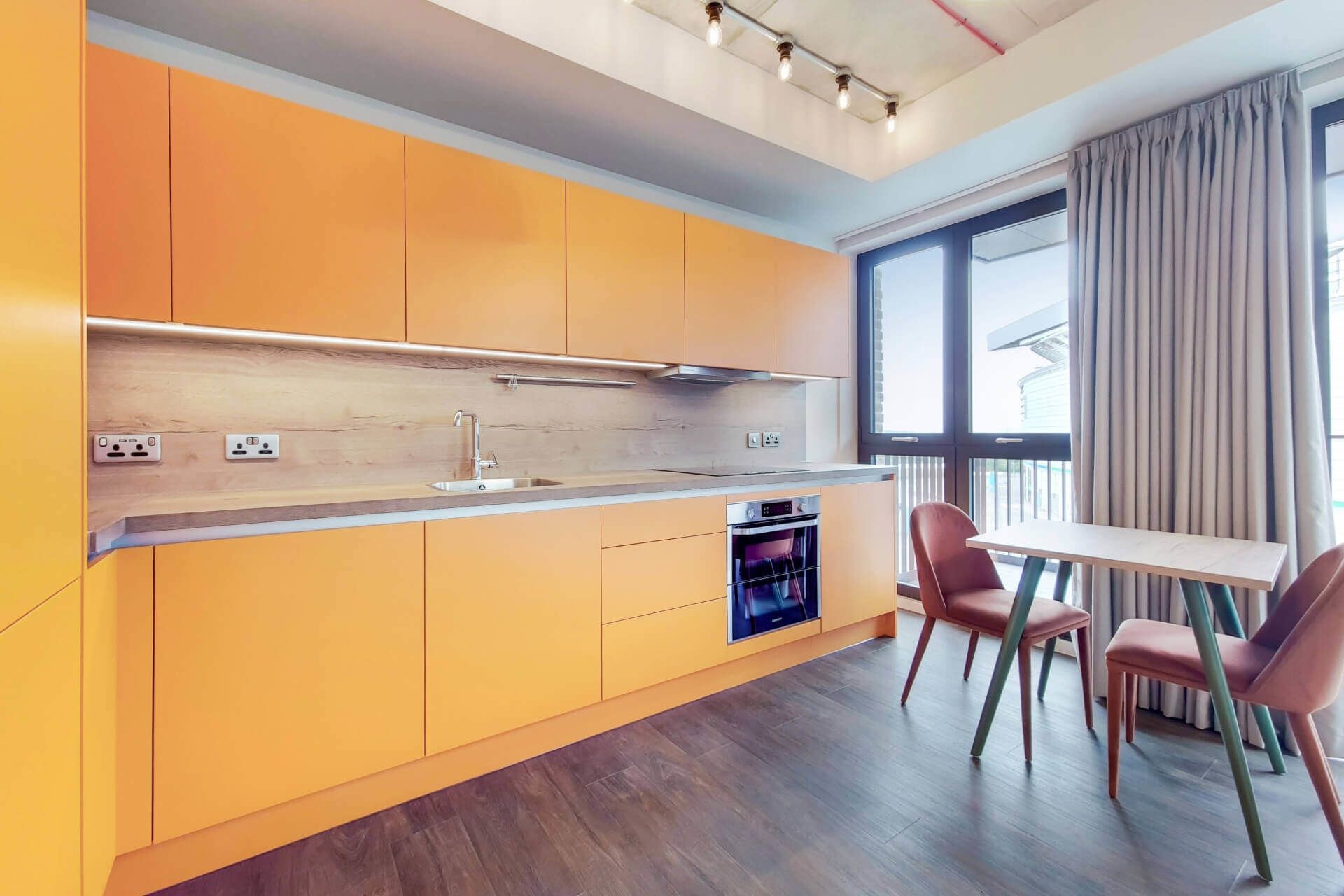 813 The Robinson West