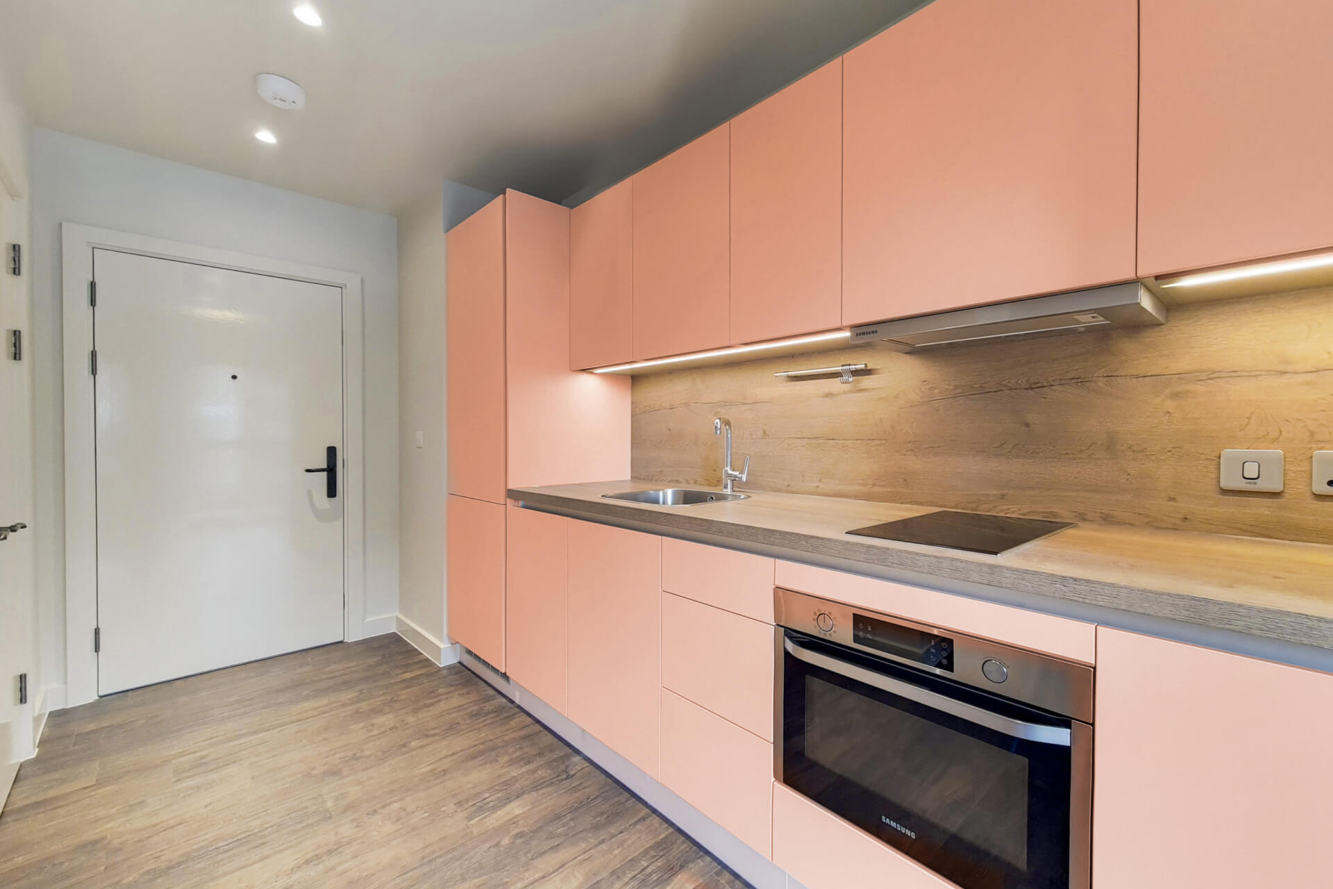 908 The Robinson West