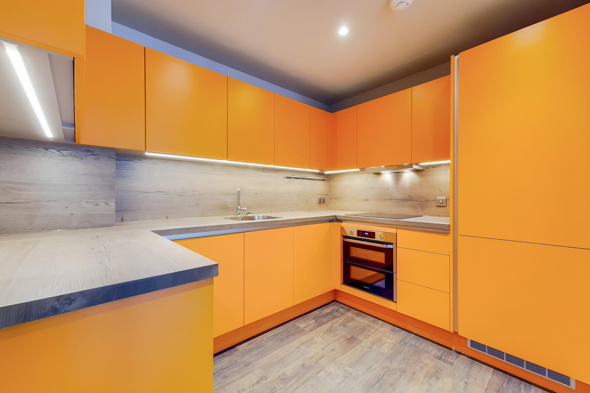 843 The Robinson East