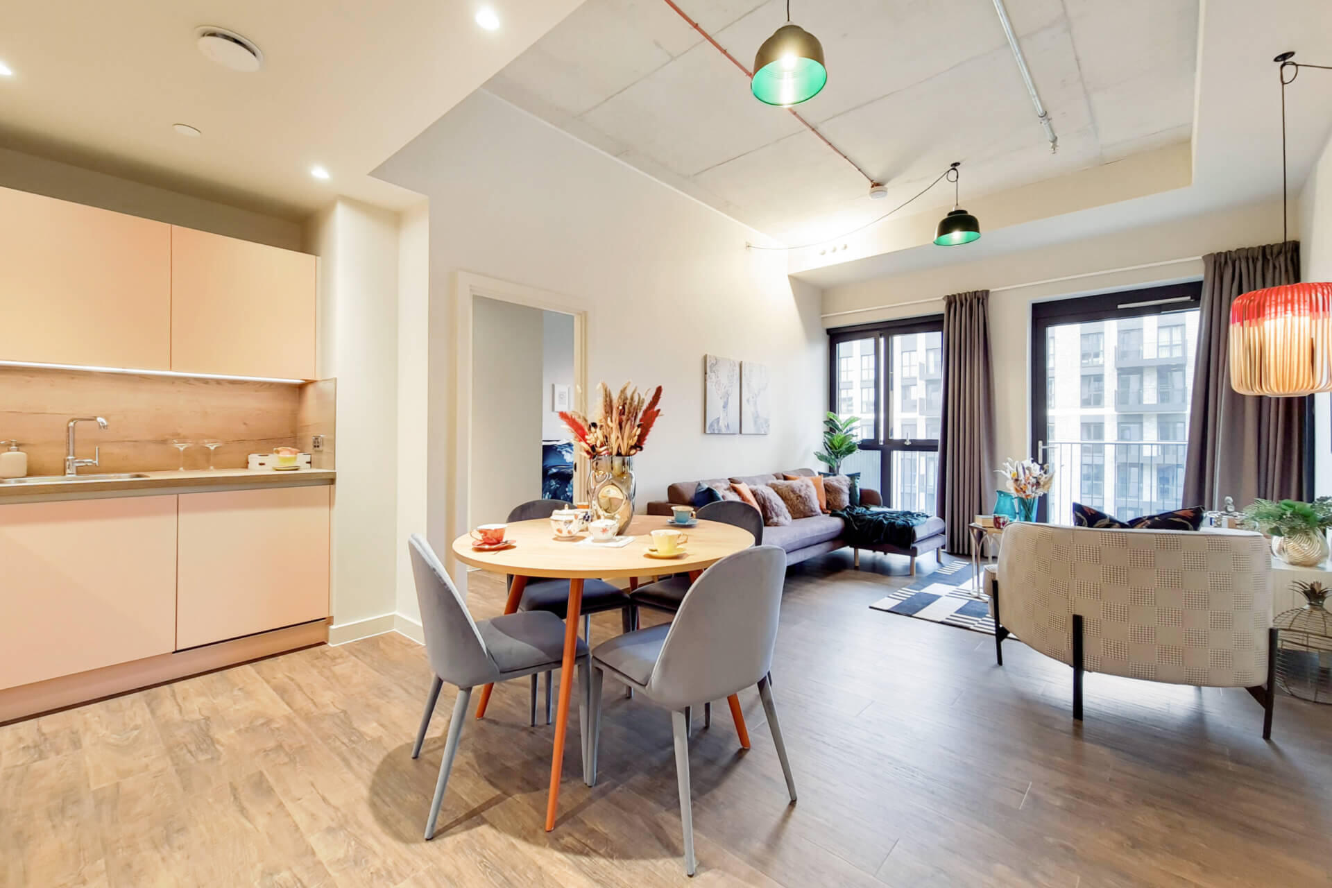 907 The Robinson West