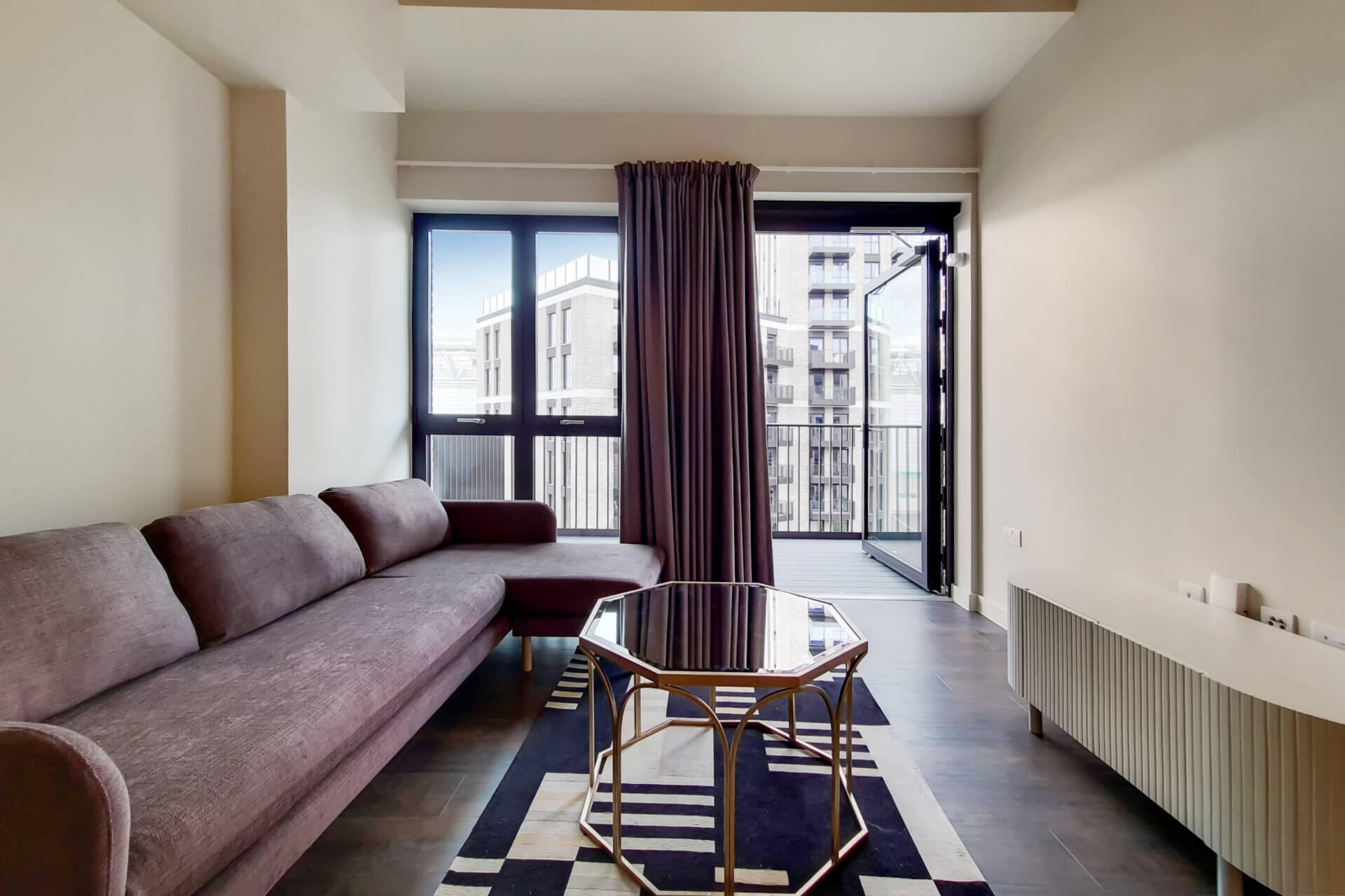 1146 The Robinson East