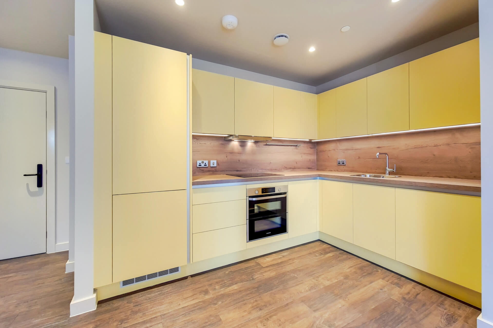 1048 The Robinson East