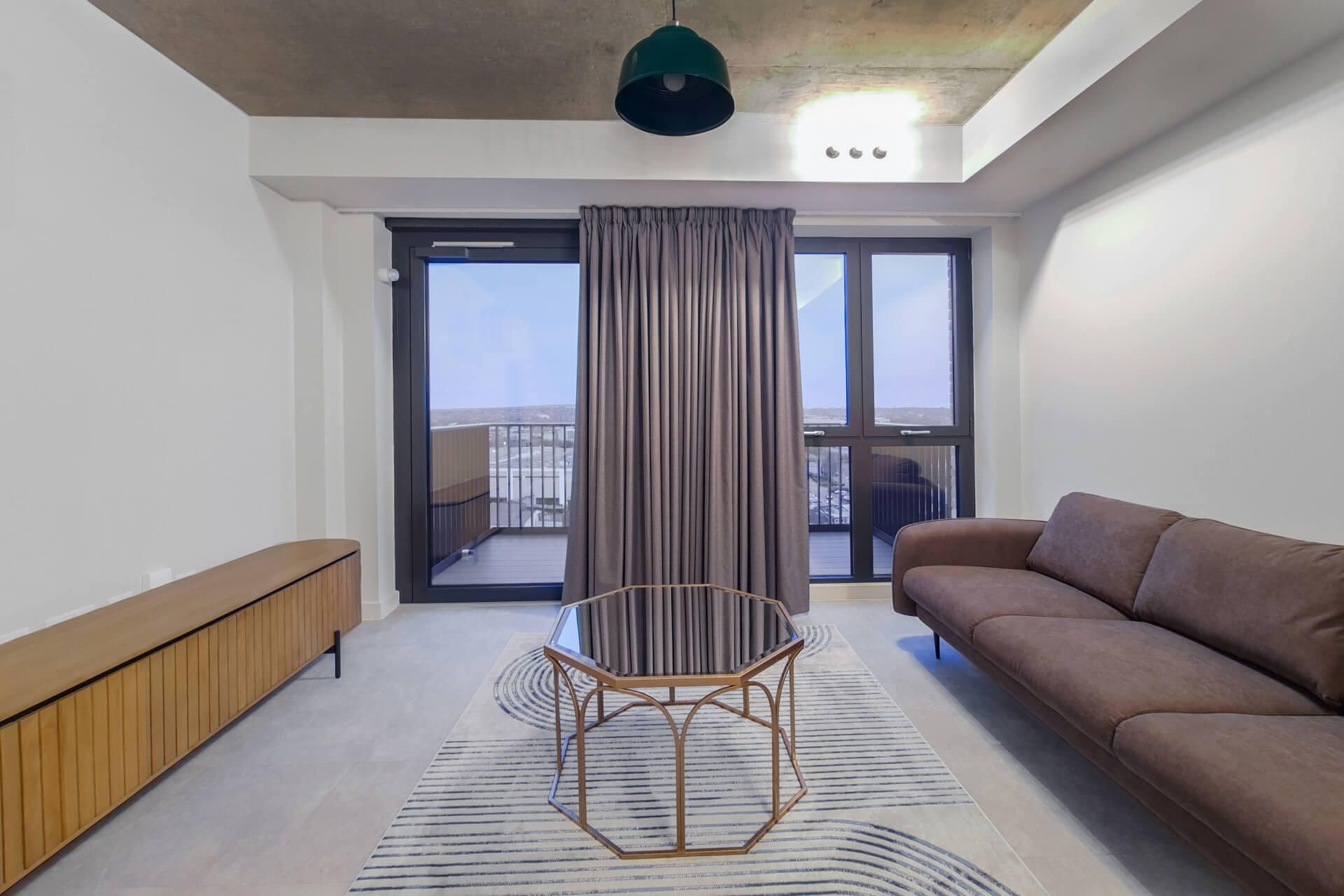 1141 The Robinson East