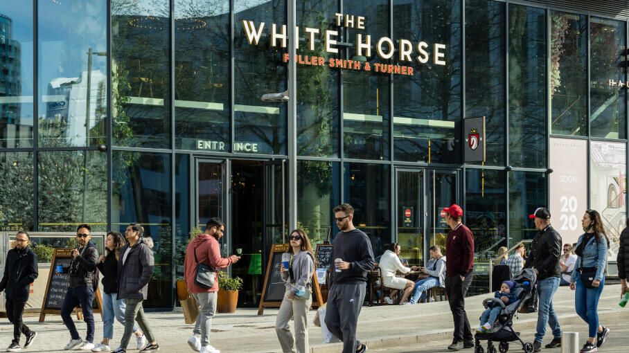 The White horse 908x510