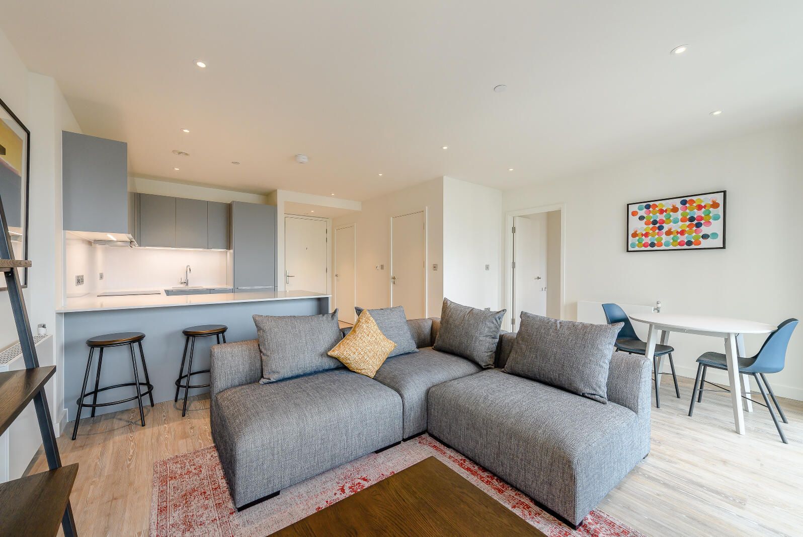 1001 Landsby East