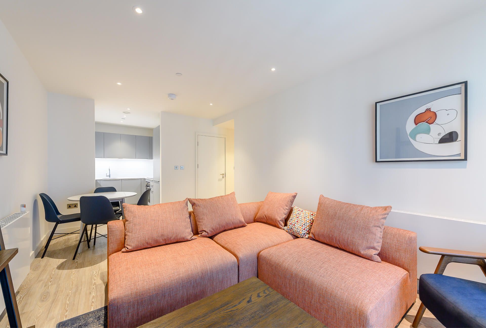908 Landsby West
