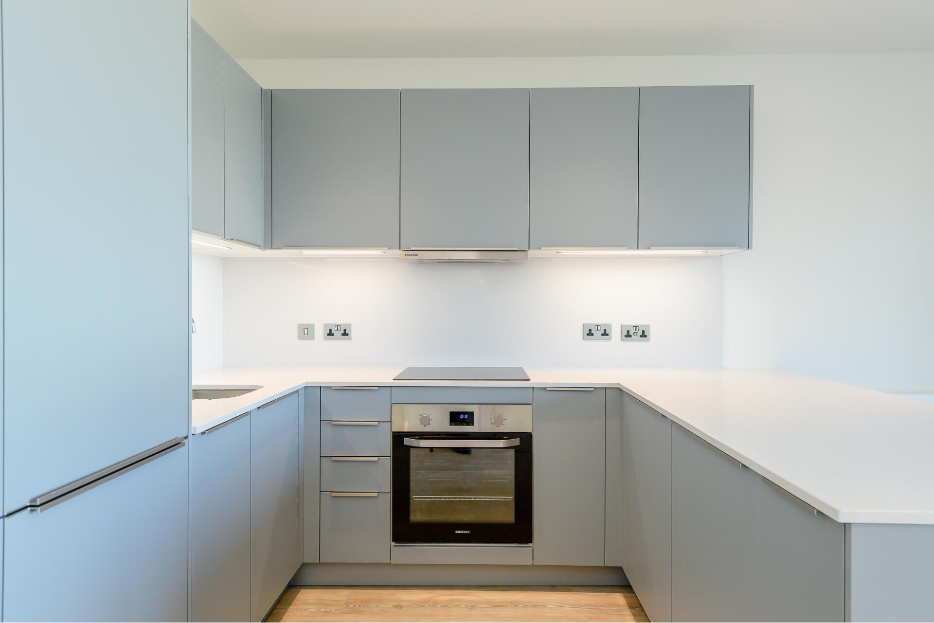605 Landsby West