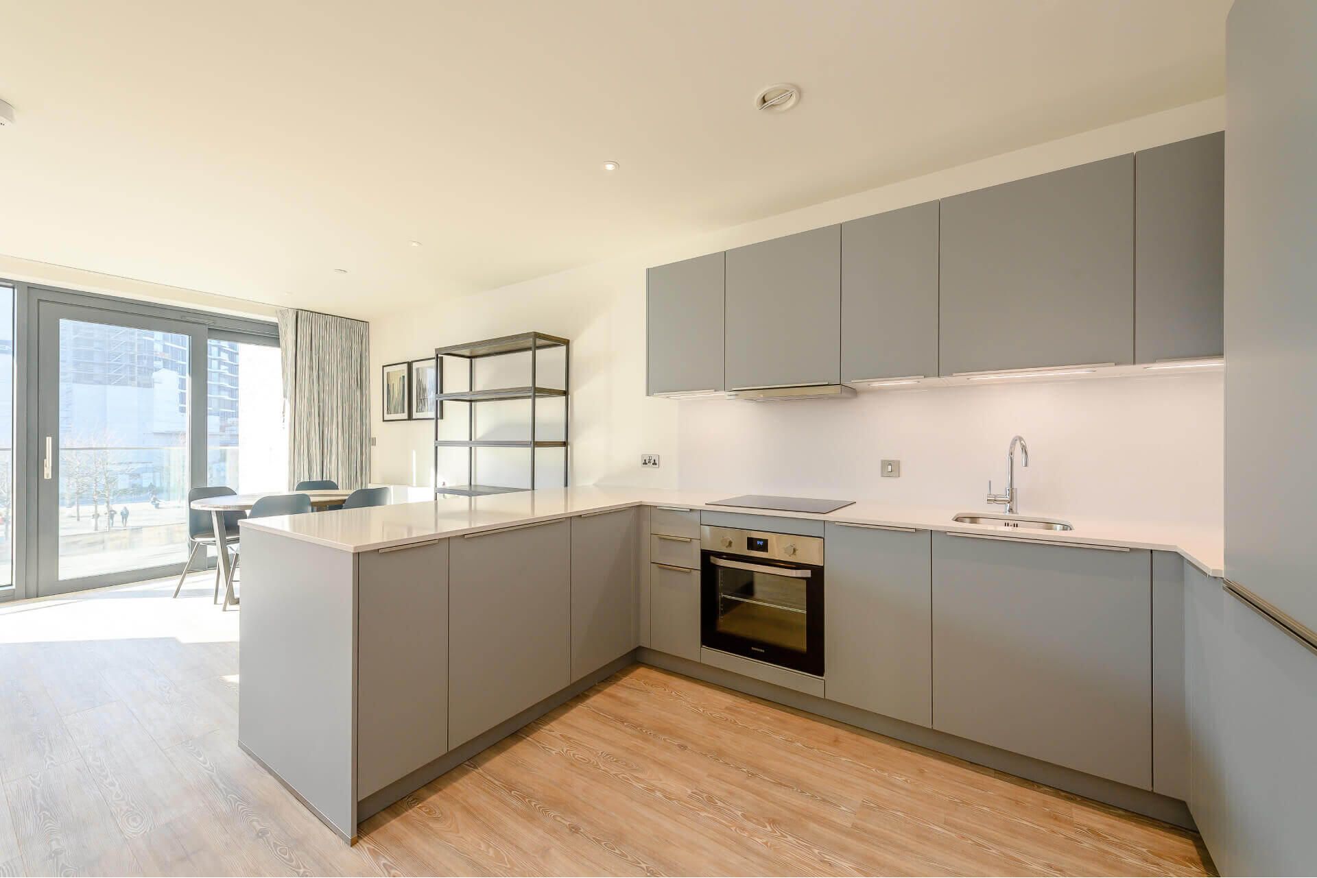 1102 Landsby East