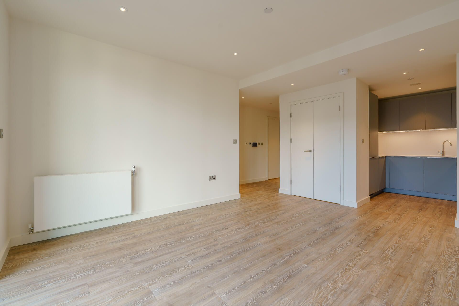 1206 Landsby West