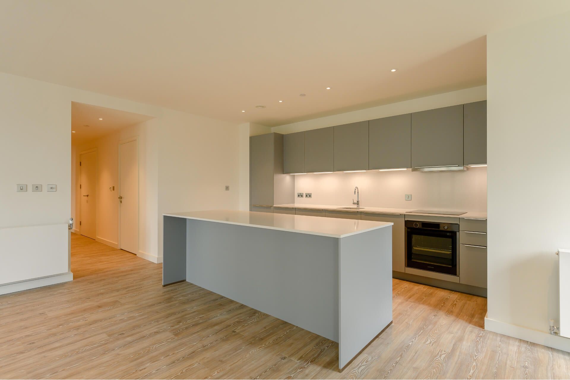 1108 Landsby West