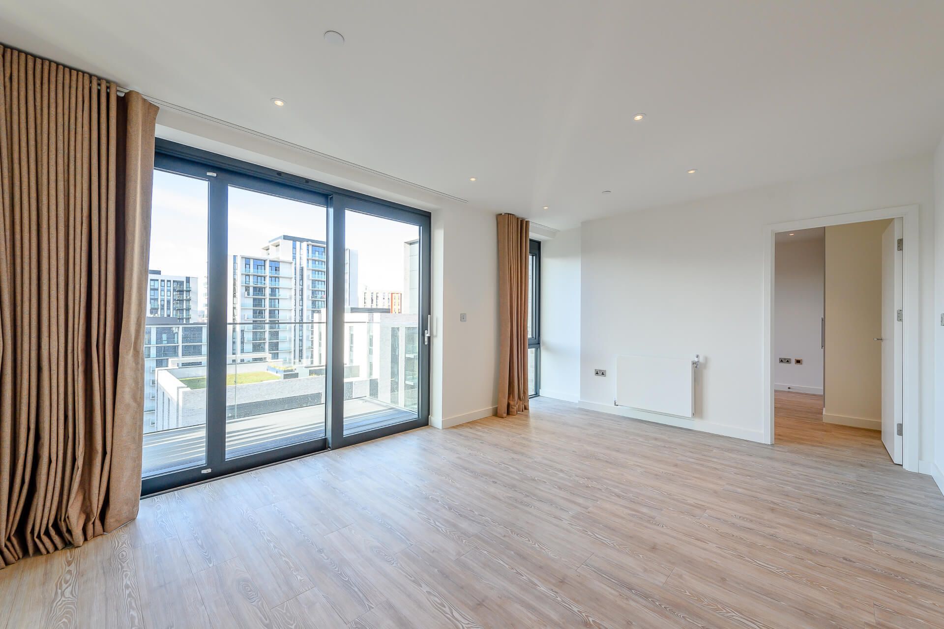 1004 Landsby East
