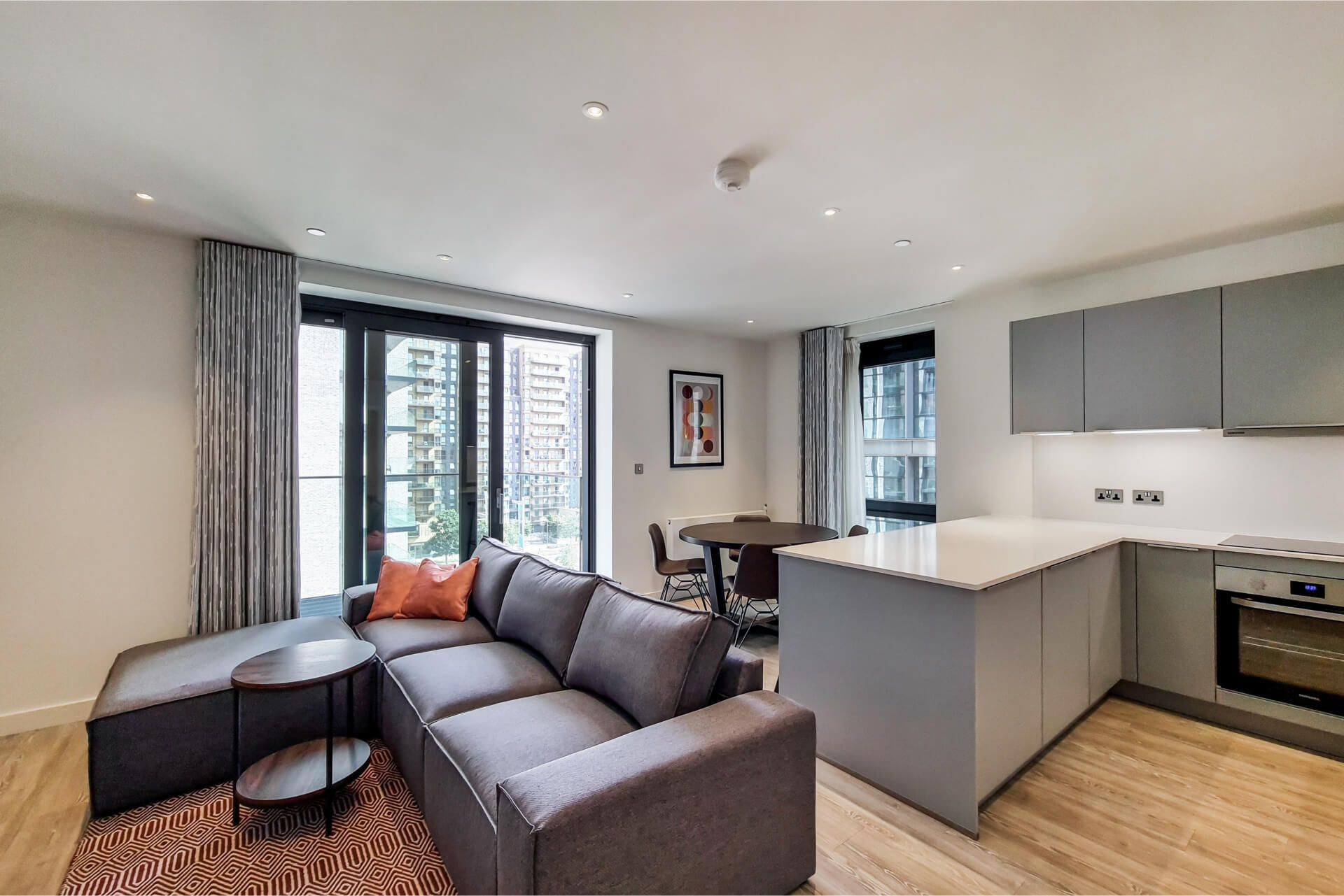 612 Landsby West