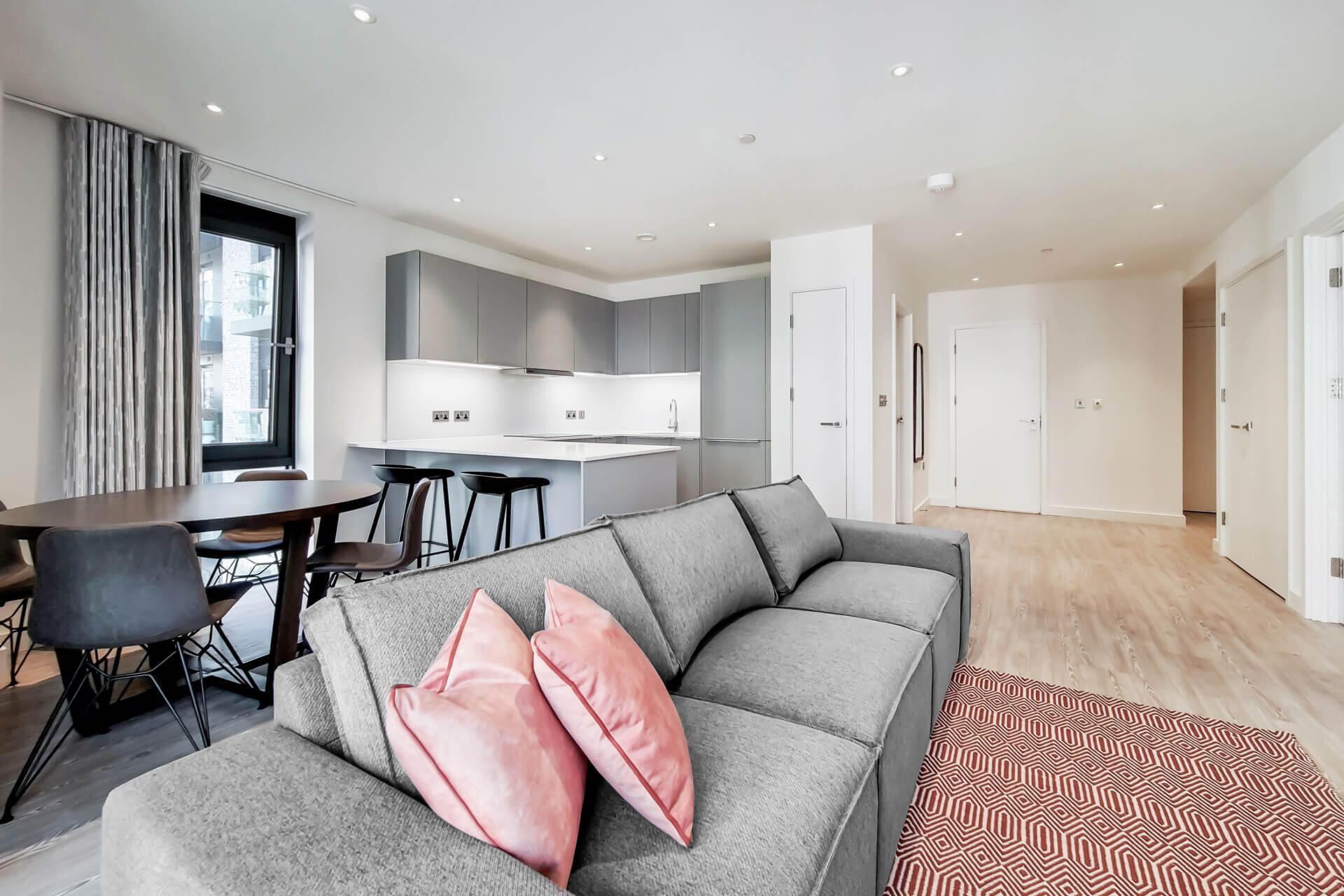 406 Landsby East