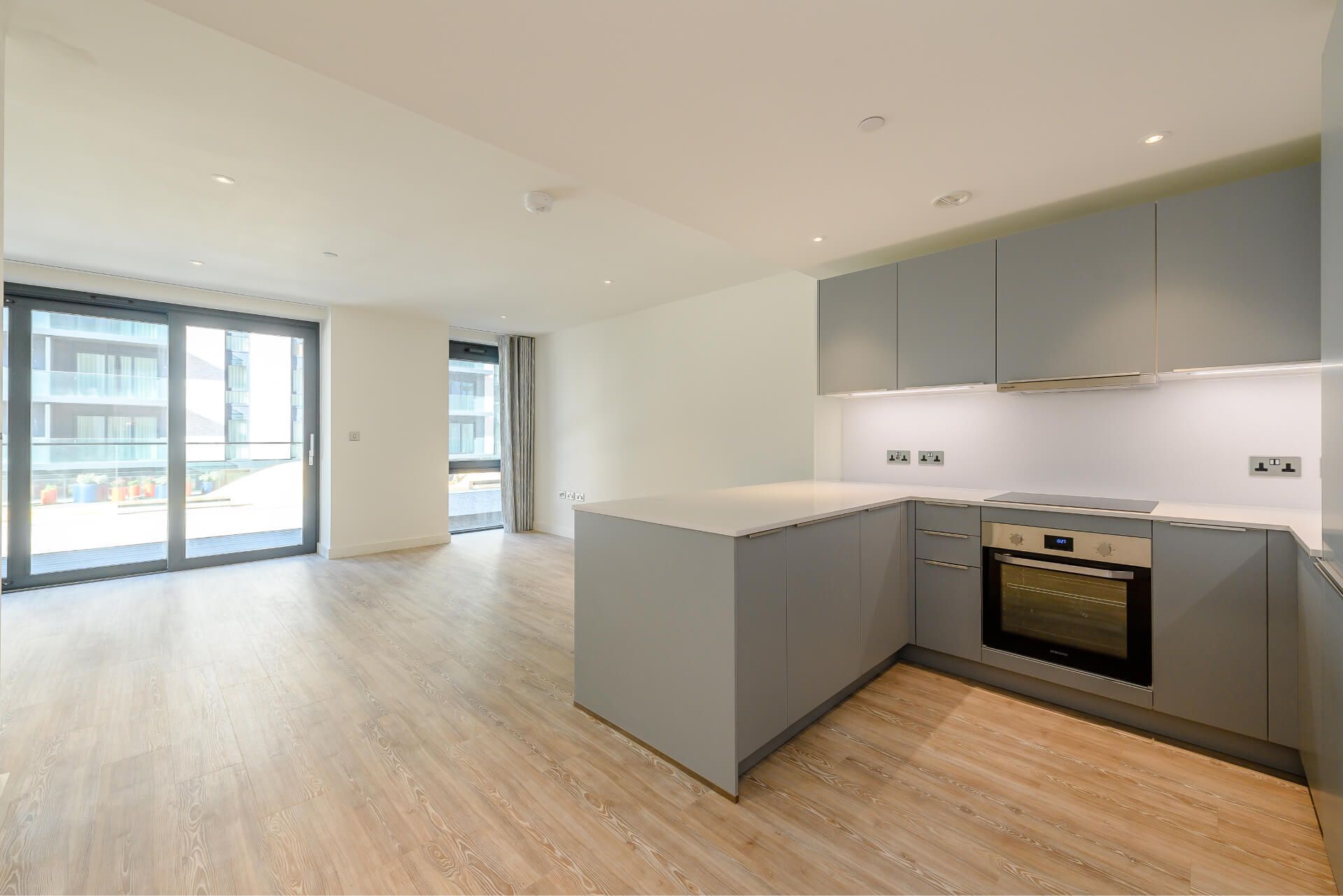 805 Landsby East