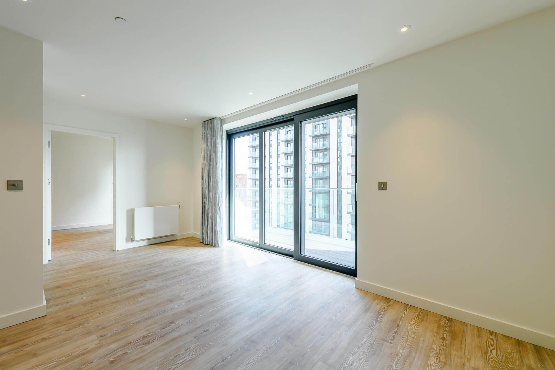 810 Landsby West