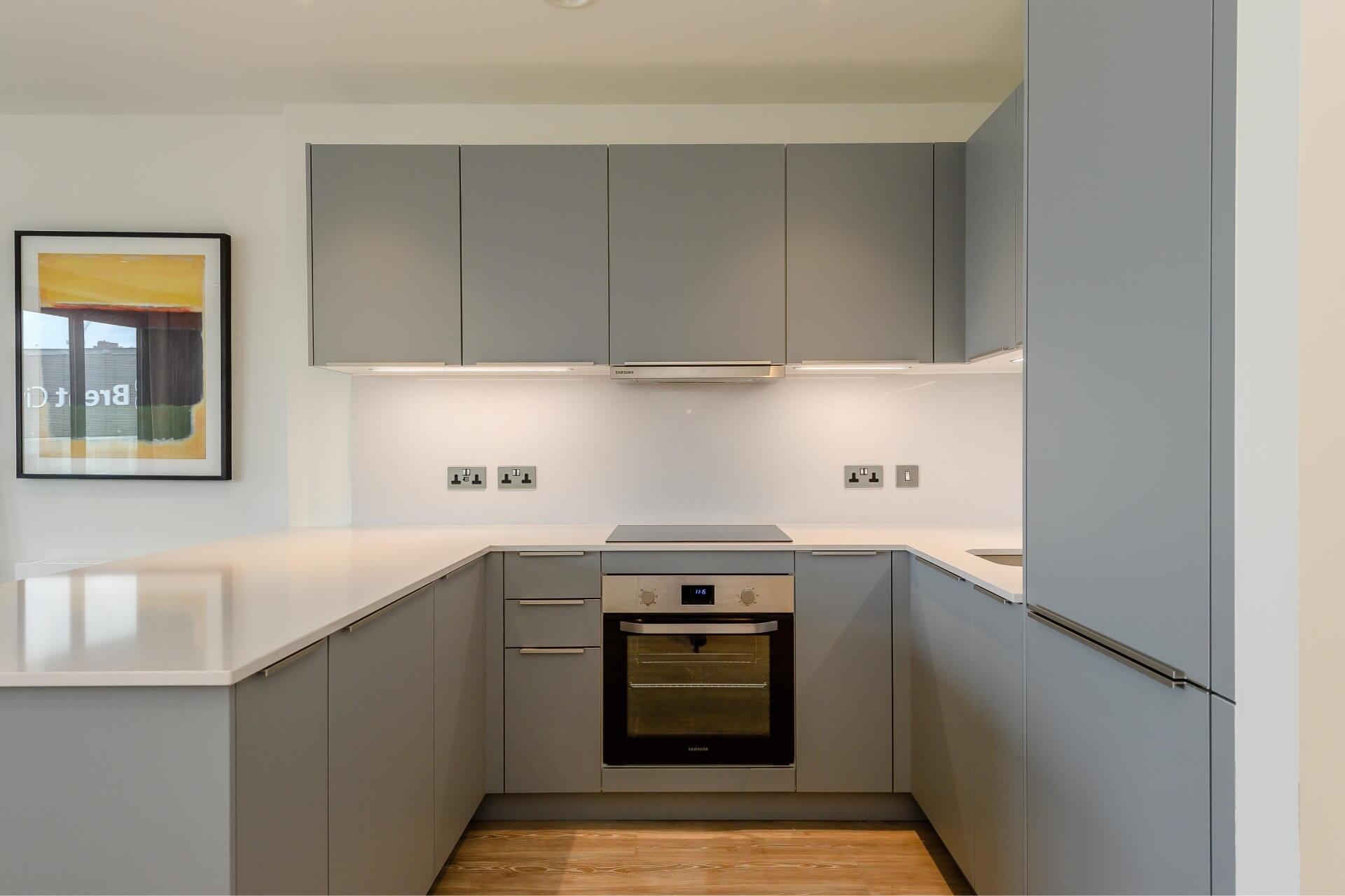 1303 Landsby West
