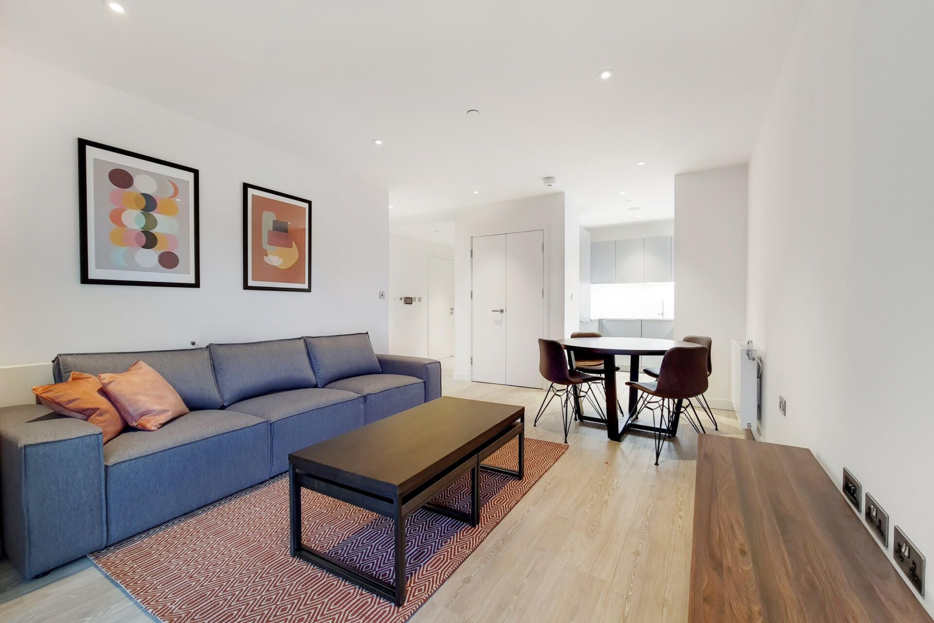 106 Landsby West