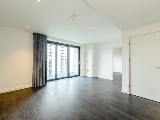 615 Landsby West image #1