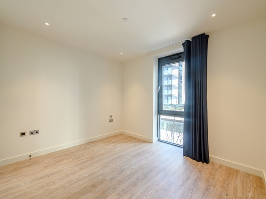 605 Landsby East image #6
