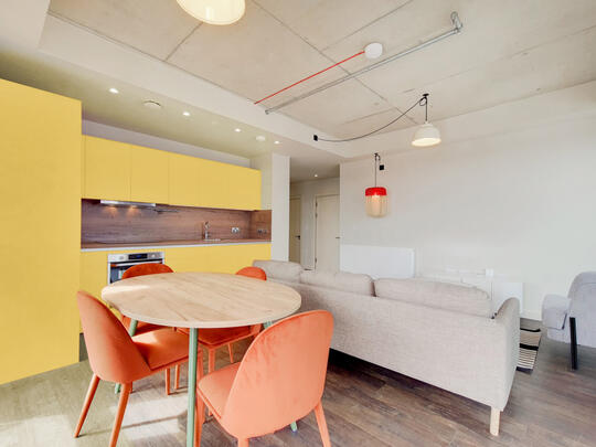 1050 The Robinson East