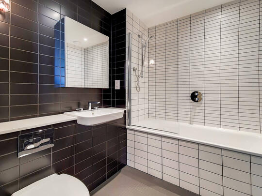 1050 The Robinson East