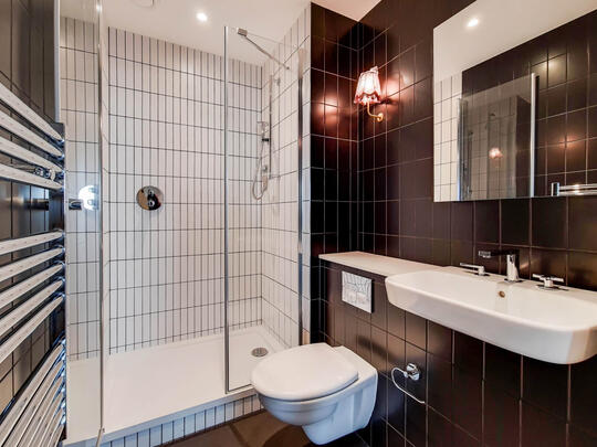 1050 The Robinson East