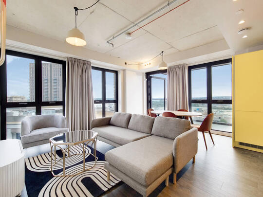 1050 The Robinson East