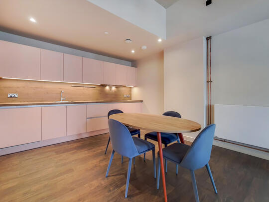 945 The Robinson East