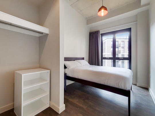 945 The Robinson East