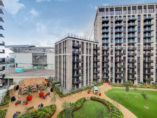 945 The Robinson East