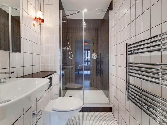 945 The Robinson East