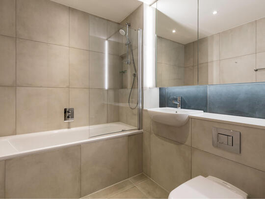 1105 Landsby West