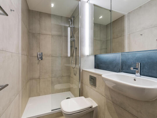 1105 Landsby West