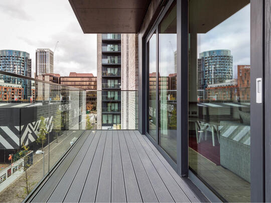 1105 Landsby West