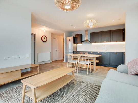 2207 Thomson - 1 of 8