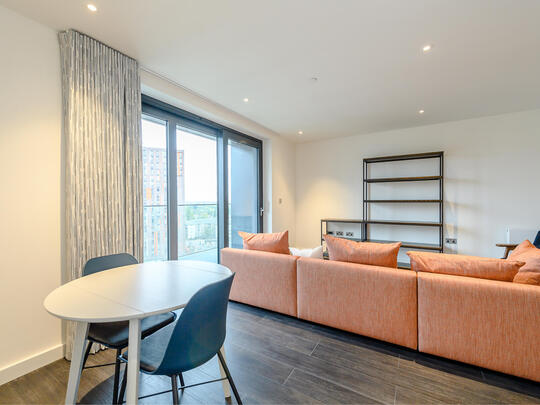 912 Landsby West