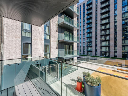 301 Landsby West image #8