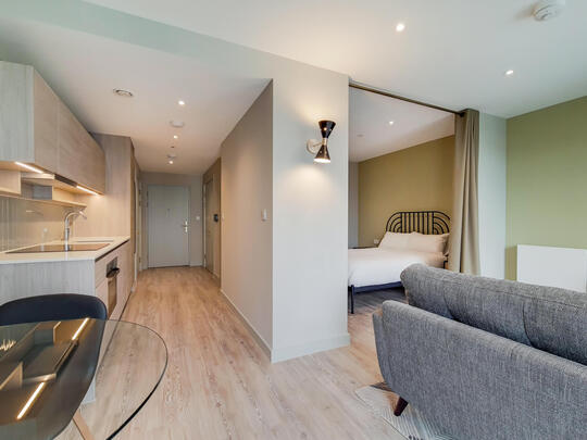 909 Madison West image #1