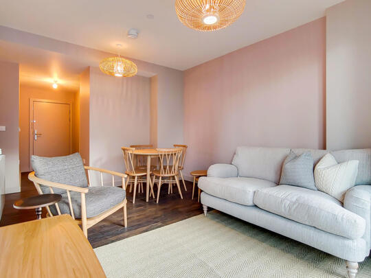 811 Thomson