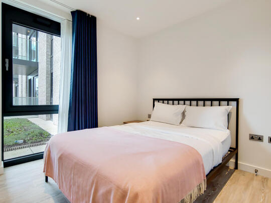1306 Landsby East