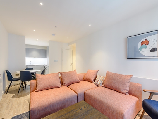 908 Landsby West