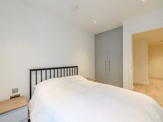 908 Landsby West