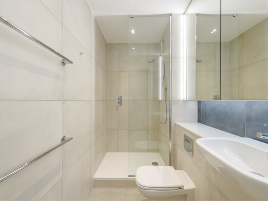 202 Landsby East