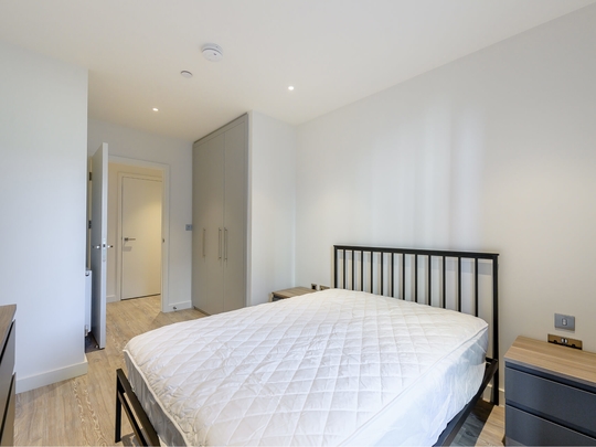 213 Landsby West