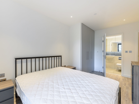 213 Landsby West